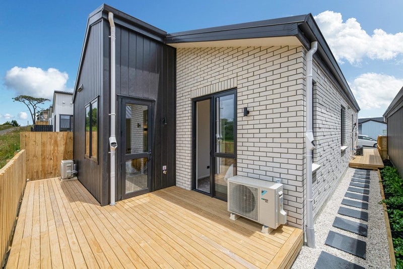 29 Puhikawa Street, Massey, Auckland - Carousel 25