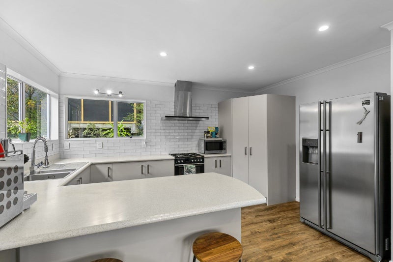 5 Kenilworth Grove, Silverstream, Upper Hutt - Carousel 22