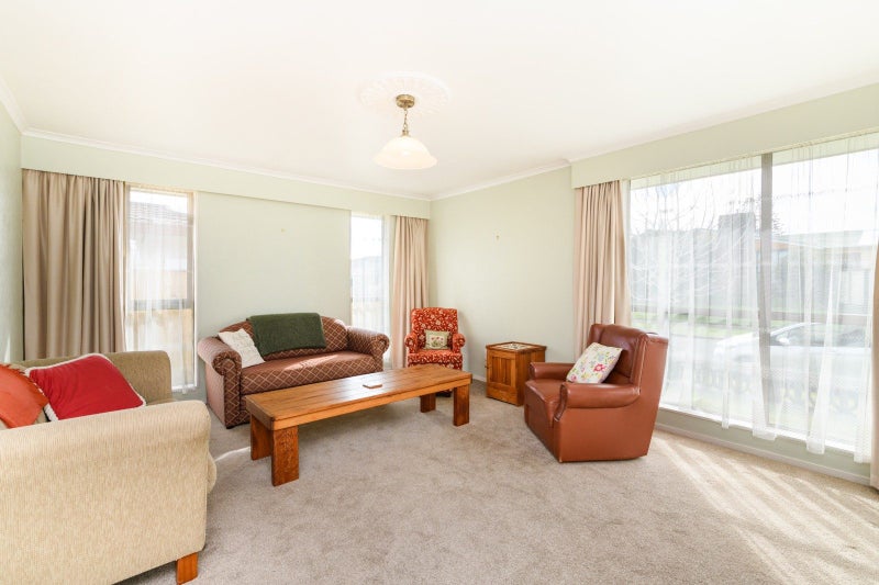 1A Lowestoft Place, West End, Palmerston North - Carousel 2