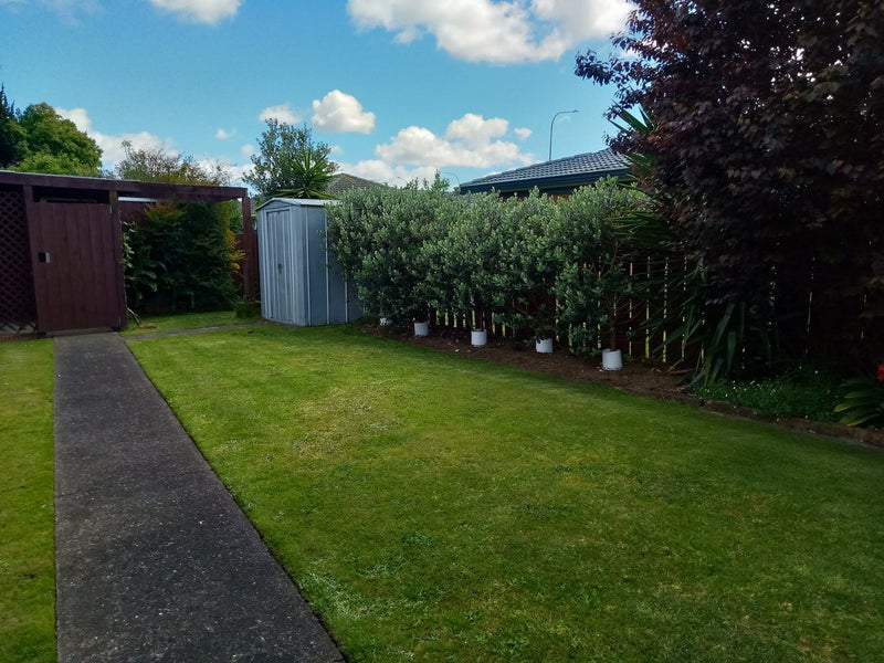 2/8 Tatua Place, Conifer Grove, Takanini - Carousel 10