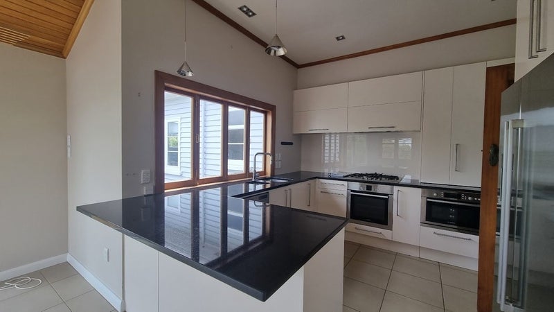 41 Farm Road, Northland, Wellington - Carousel 2