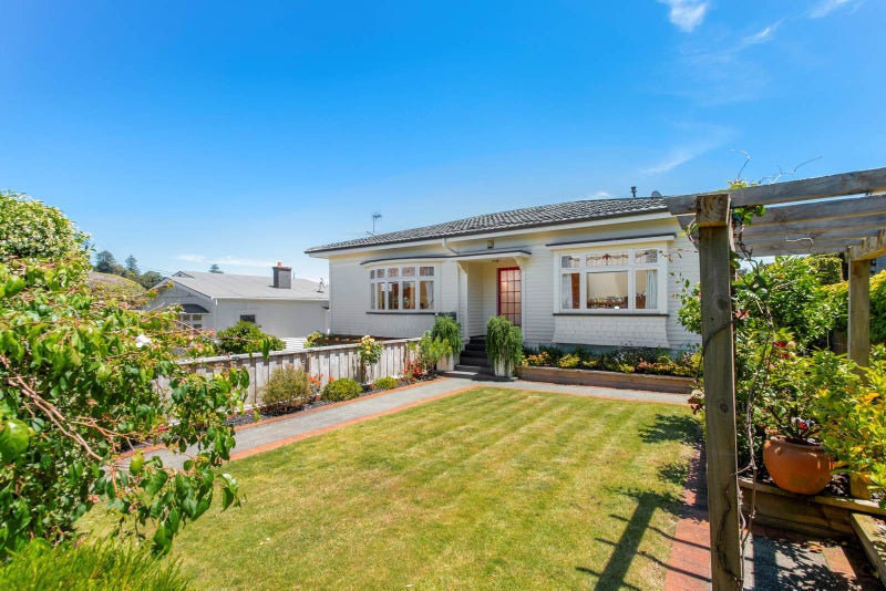15 Peet Avenue, Royal Oak, Auckland - Carousel 1
