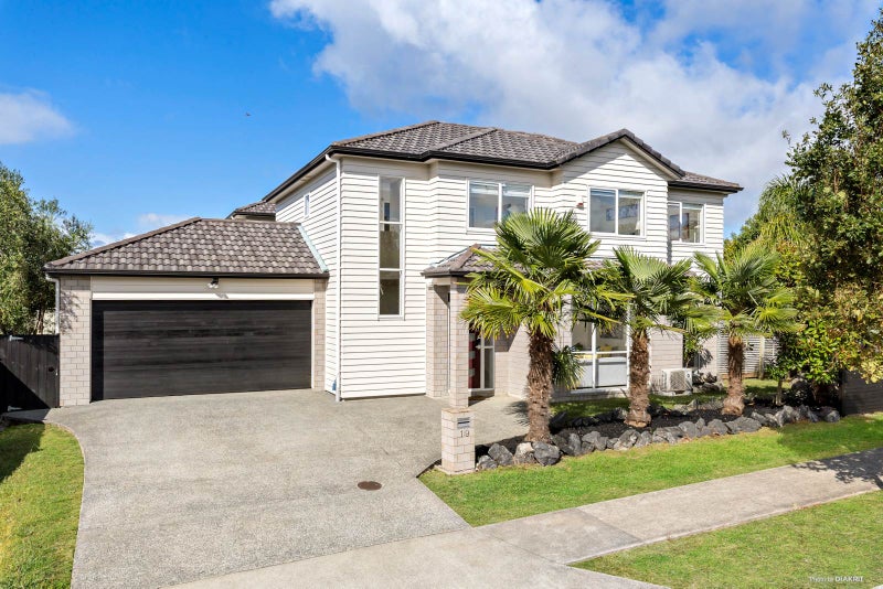 19 Arranmore Drive, Flat Bush, Auckland - Carousel 1