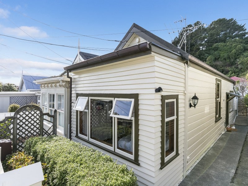29 Edinburgh Terrace, Berhampore, Wellington - Carousel 2