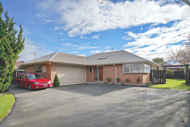 6 Mull Place, Broomfield, Christchurch - Carousel 1