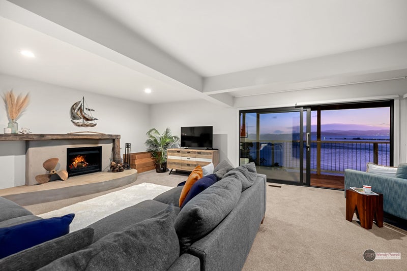 139 Marine Drive, Sorrento Bay, Lower Hutt - Carousel 1