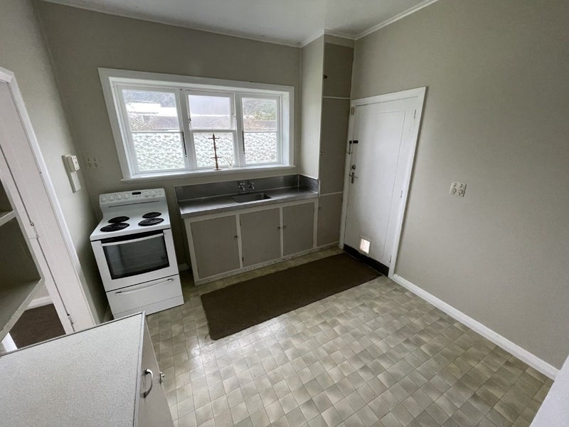 6 Raymond Terrace, Fairfield, Lower Hutt - Carousel 2