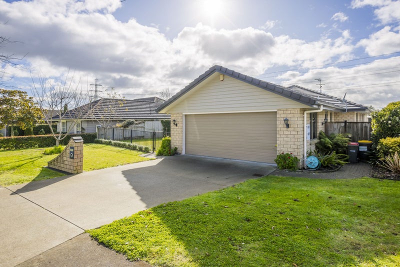 16 Silkwood Crescent, Karaka, Papakura - Carousel 2