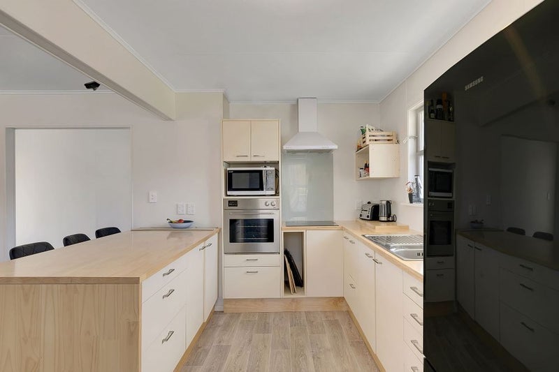 19 Cardiff Crescent, Cannons Creek, Porirua - Carousel 2