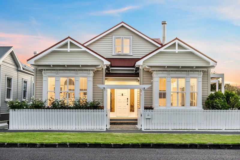 37 Renfrew Avenue, Sandringham, Auckland - Carousel 1