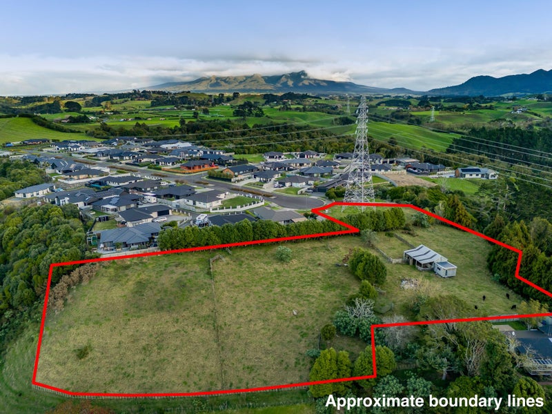 36 Honeyfield Drive, Whalers Gate, New Plymouth - Carousel 1