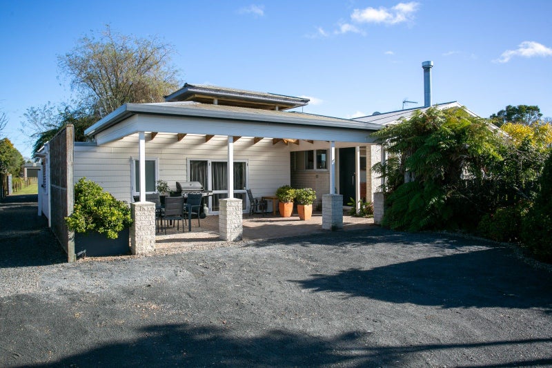 10 Broadmeadows Road, Pukemoremore, Hamilton - Carousel 2