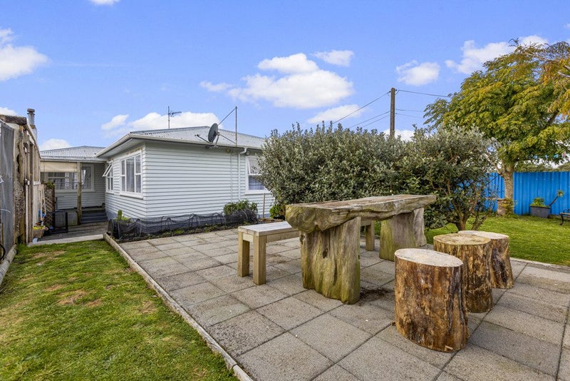 8 Elm Grove, Westown, New Plymouth - Carousel 2