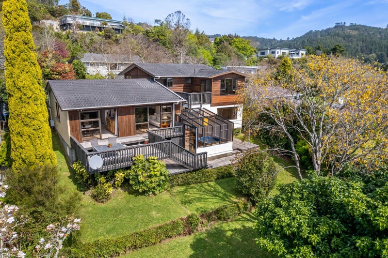 9 Chichester Drive, Pinehaven, Upper Hutt - Carousel 1