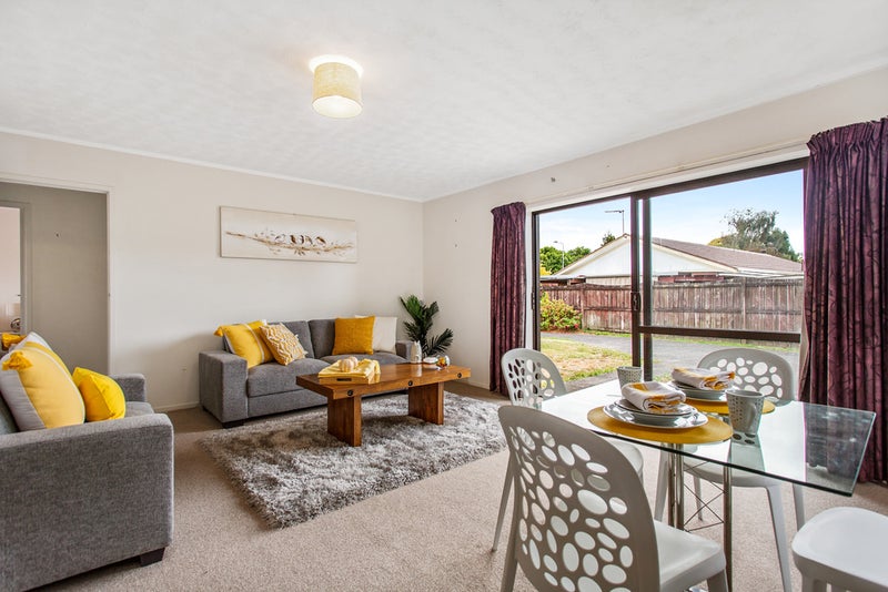 2/26 Kindergarten Drive, Conifer Grove, Takanini - Carousel 1