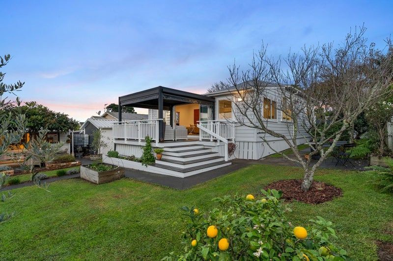 4 Fontenoy Street, Mount Albert, Auckland - Carousel 1