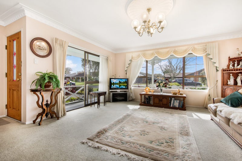 9 Peridot Place, Conifer Grove, Takanini - Carousel 2