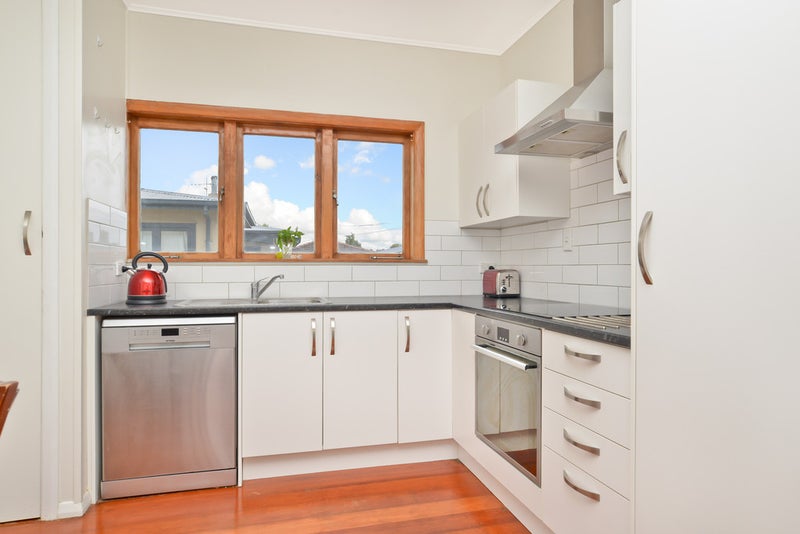 321 Cambridge Road, Hillcrest, Hamilton - Carousel 2