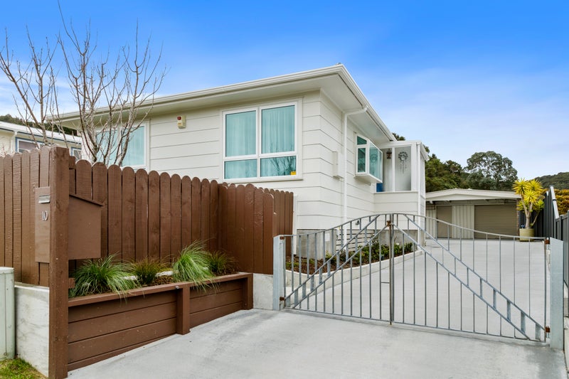 10 Kaponga Street, Wainuiomata, Lower Hutt - Carousel 1