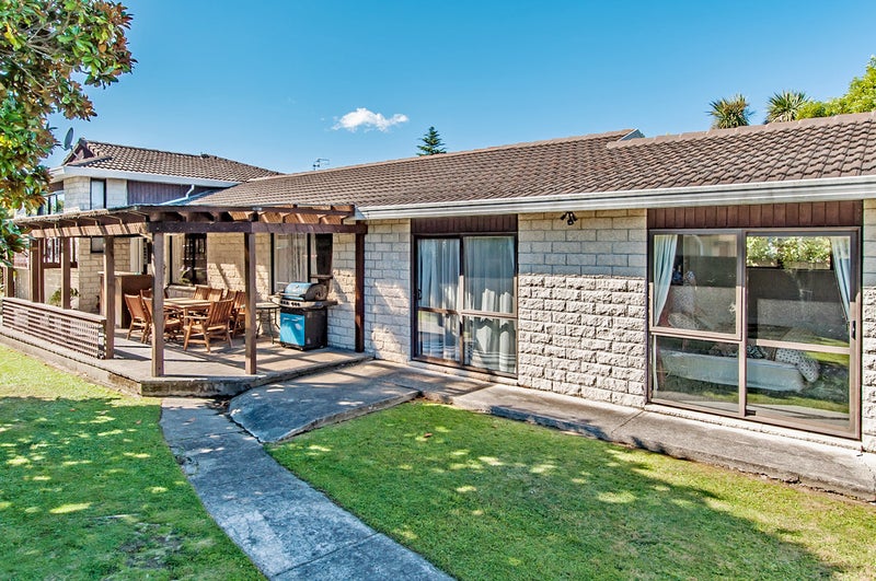 5 Crosdale Place, Burnside, Christchurch - Carousel 1