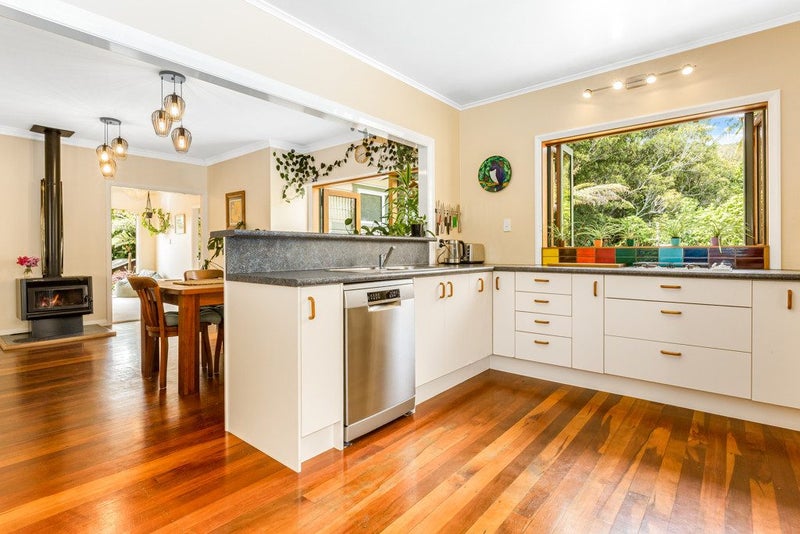 9 Wilmshurst Place, Tawa, Wellington - Carousel 2