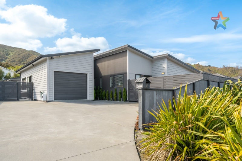 25 Fraser Colman Grove, Wainuiomata, Lower Hutt - Carousel 1