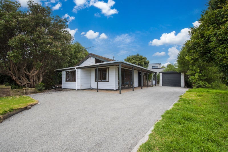 2 Flaxmere Street, Waikanae Beach, Waikanae - Carousel 1