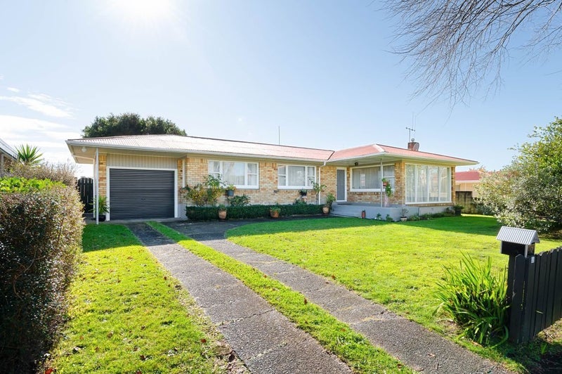 17 Scott Avenue, Hamilton East, Hamilton - Carousel 1