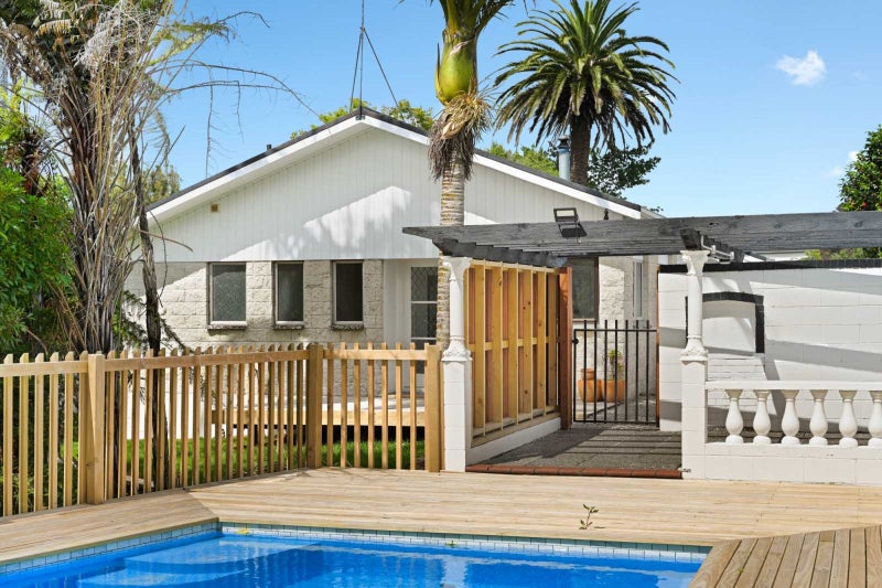 14 Totara Drive, St Andrews, Hamilton - Carousel 2