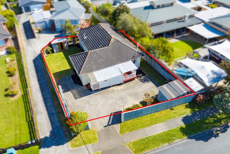 168 Carlisle Road, Northcross, Auckland - Carousel 1