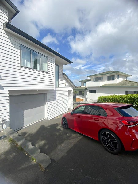 9 Trotting Terrace, Fairview Heights, Auckland - Carousel 1