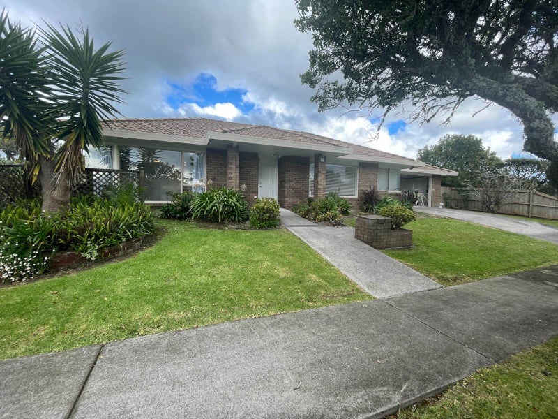 2/2 Travers Place, Northpark, Auckland - Carousel 1