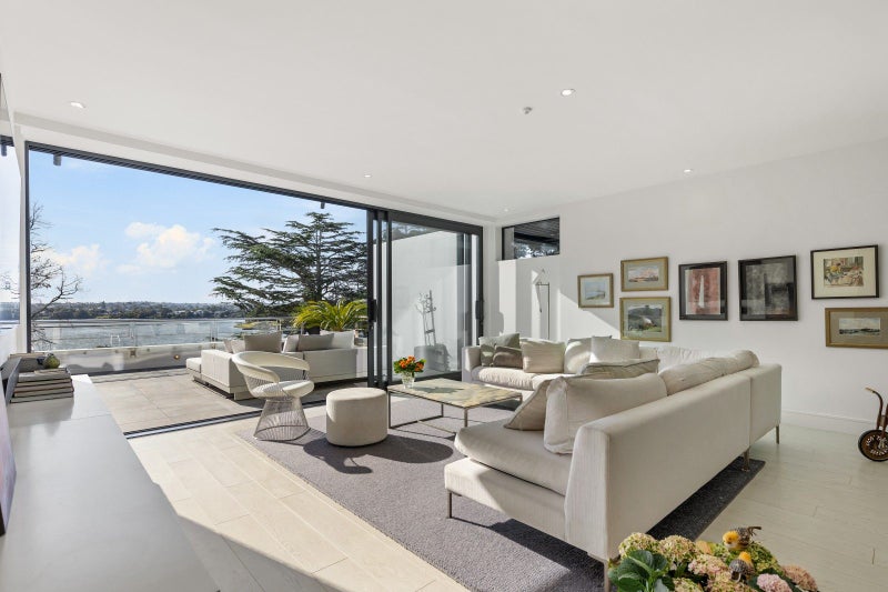 13/258 Hurstmere Road, Takapuna, Auckland - Carousel 1