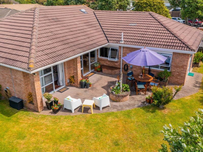 16 Manly Garden, Paraparaumu Beach, Paraparaumu - Carousel 1
