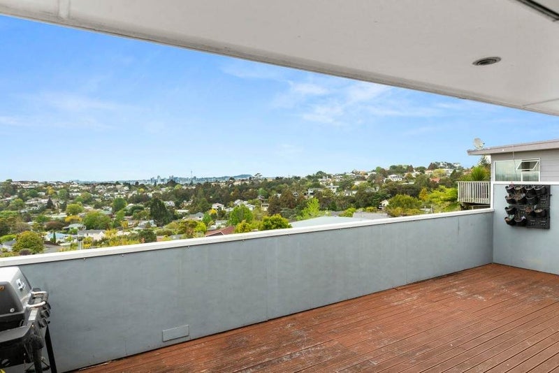 15A Speedy Crescent, Hillcrest, Auckland - Carousel 2