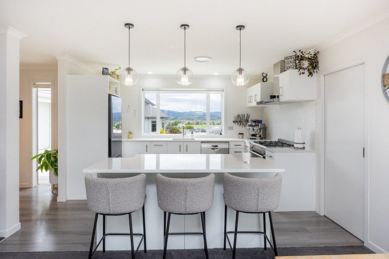 3 Tennyson Avenue, Kelvin Grove, Palmerston North - Carousel 2