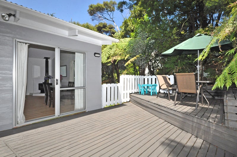 1/8 Sapphire Place, Bayview, Auckland - Carousel 1
