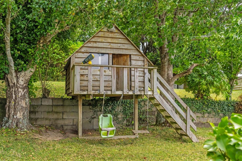 76 Redwood Avenue, Tawa, Wellington - Carousel 1