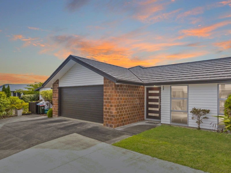 6 Mount Marua Drive, Timberlea, Upper Hutt - Carousel 1