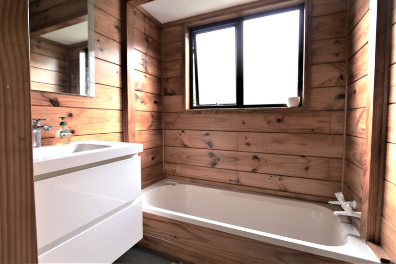 5A Deane Avenue, Titirangi, Auckland - Carousel 14