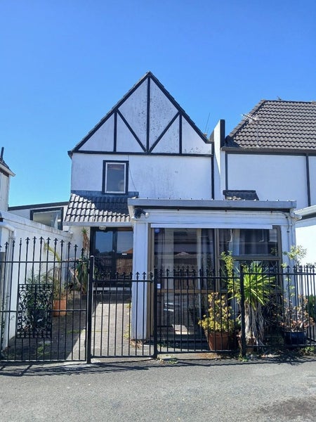 2/64 Park Avenue, Papatoetoe, Auckland - Carousel 1