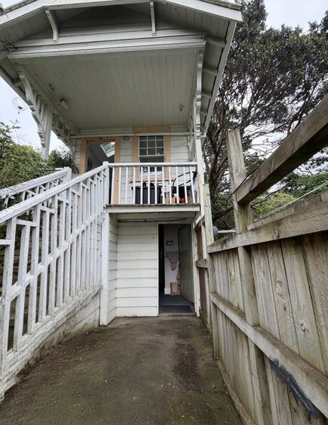 62 Kelburn Parade, Kelburn, Wellington - Carousel 1