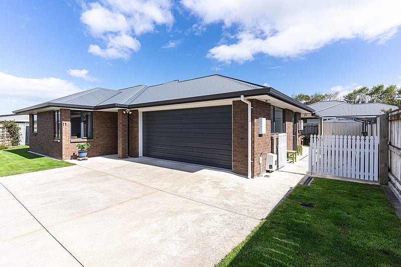 11 Levi Place, Kelvin Grove, Palmerston North - Carousel 2