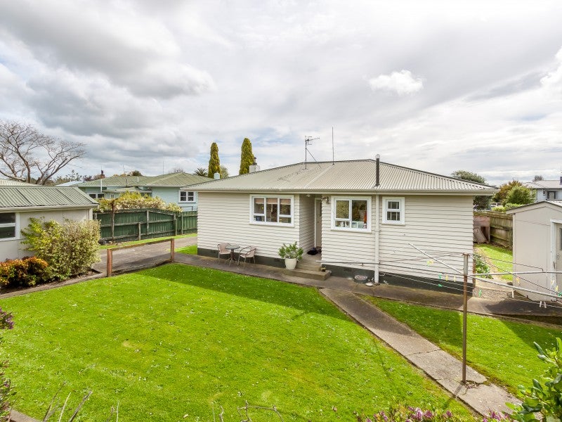 16 Belvedere Crescent, Takaro, Palmerston North - Carousel 14