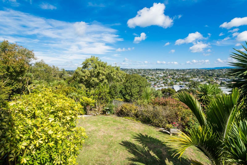 1/13 Arcadia Crescent, Bayview, Auckland - Carousel 21