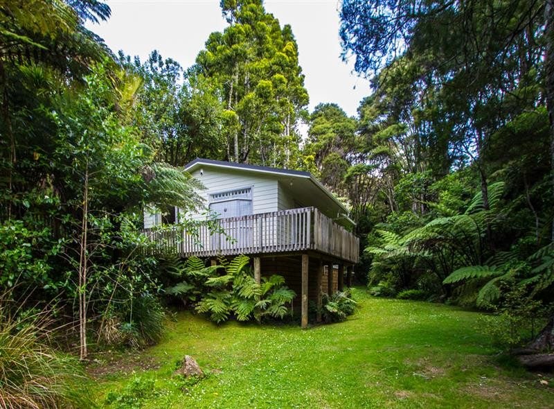 6 Waerenga Place, Titirangi, Auckland - Carousel 1