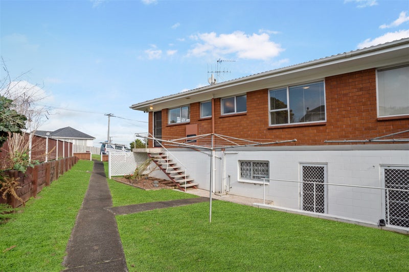 1/29 Hayr Road, Three Kings, Auckland - Carousel 2