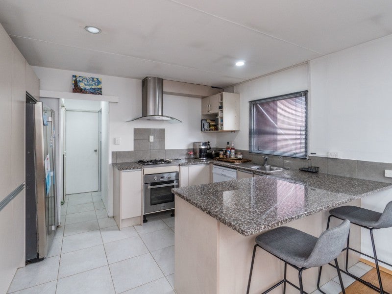 13A Pershore Place, Mangere, Auckland - Carousel 1