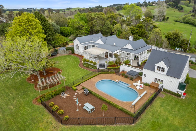 28 Whitford Park Road, Howick - Carousel 1