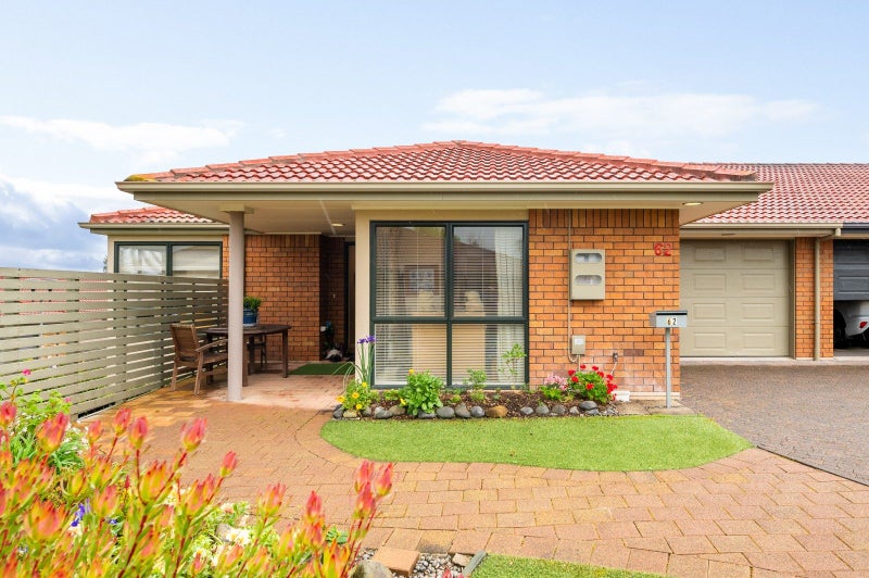 62 Grosvenor Gardens, Flagstaff, Hamilton - Carousel 1